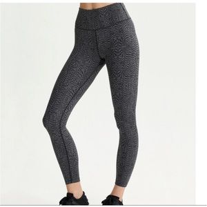 Varley excellent condition Varley luna - nocturnal feathers legging size Medium